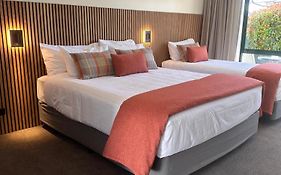 Lakes Suites
